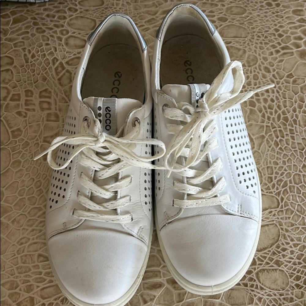 Ladies golf shoe
